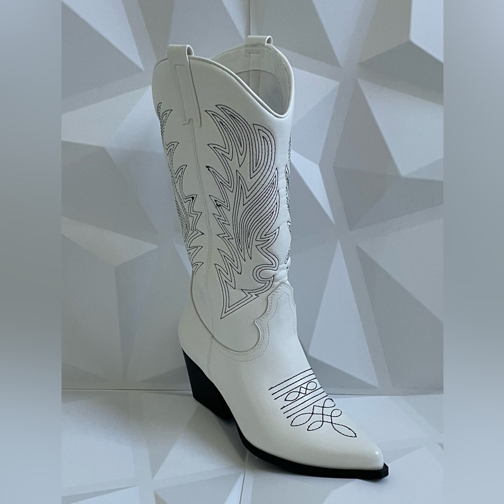 🤍ivory women's boots women’s 
Size: 6 - Picture 6 of 12